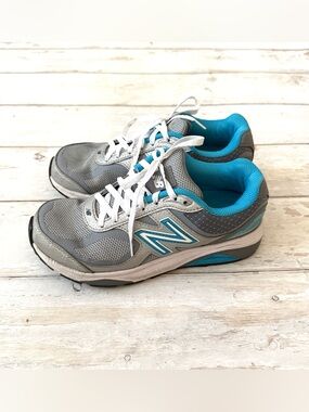 New Balance Size 6.5 Women’s Wide Sneakers Tennis Athletic Shoes Blue Gray